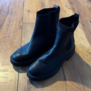 Kenneth Cole Black Shae Chelsea Boots 8